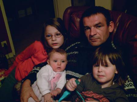 Erika avec Sandra et Romane et tonton guy guy